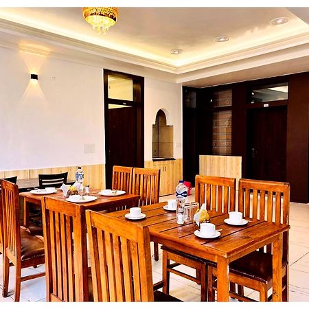 Hotel Premium Travellers # Inn Near Temple - Fully Air Conditioning Hotel - Hygiene And Spacious Room - A Top Rated Luxuary Hotel Merces Esterno foto