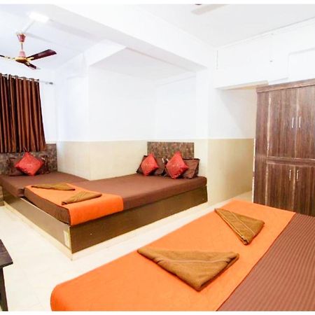 Hotel Premium Travellers # Inn Near Temple - Fully Air Conditioning Hotel - Hygiene And Spacious Room - A Top Rated Luxuary Hotel Merces Esterno foto