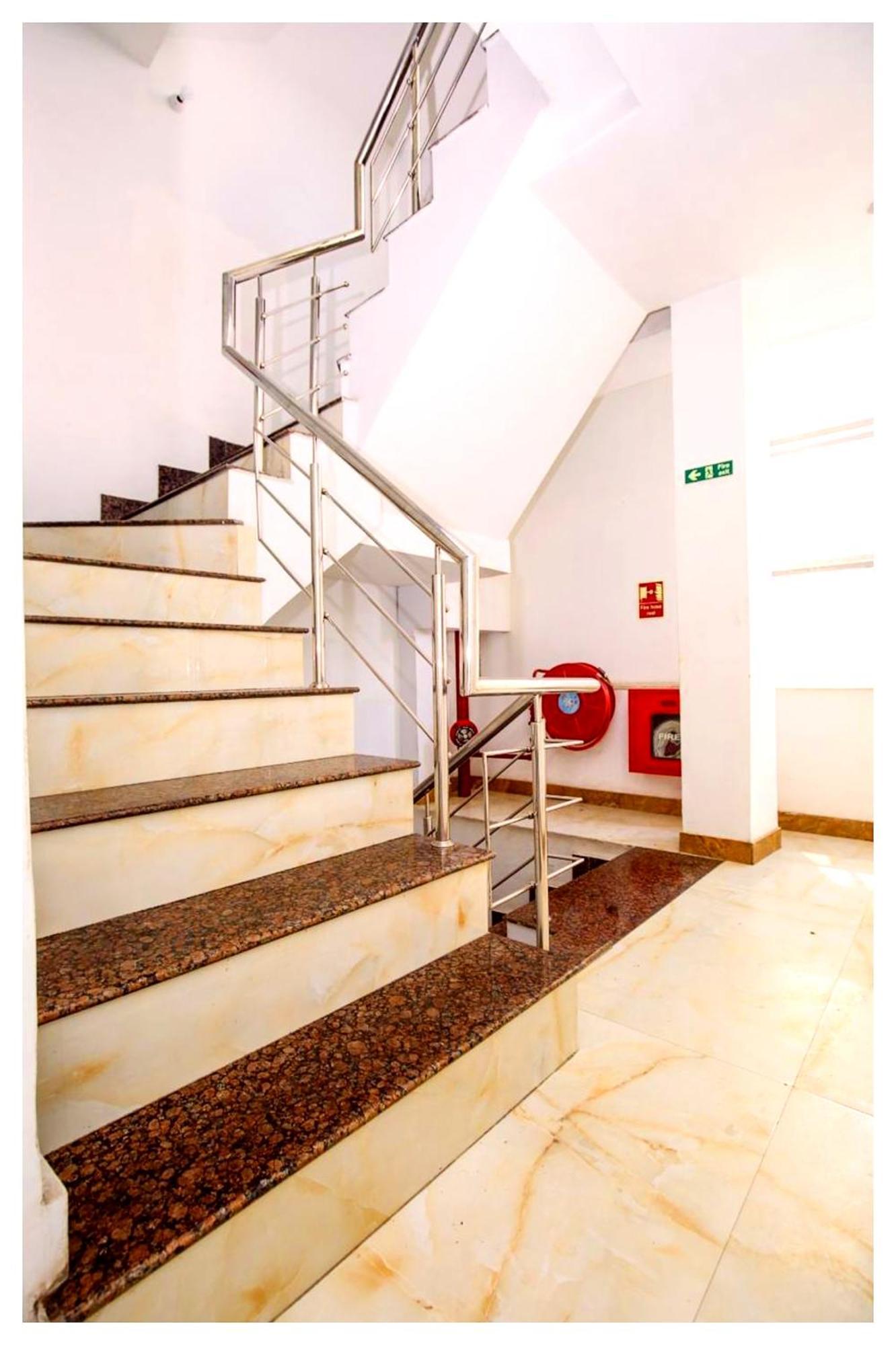 Hotel Premium Travellers # Inn Near Temple - Fully Air Conditioning Hotel - Hygiene And Spacious Room - A Top Rated Luxuary Hotel Merces Esterno foto