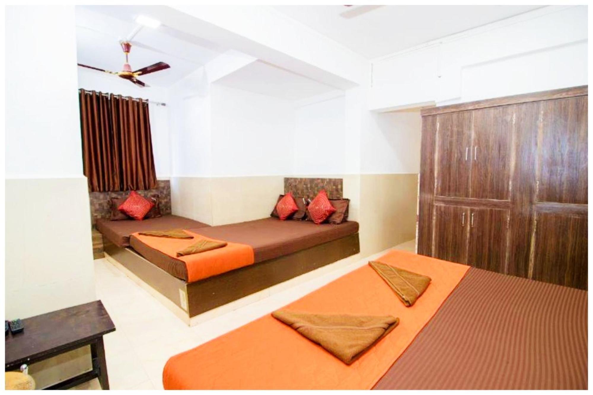 Hotel Premium Travellers # Inn Near Temple - Fully Air Conditioning Hotel - Hygiene And Spacious Room - A Top Rated Luxuary Hotel Merces Esterno foto