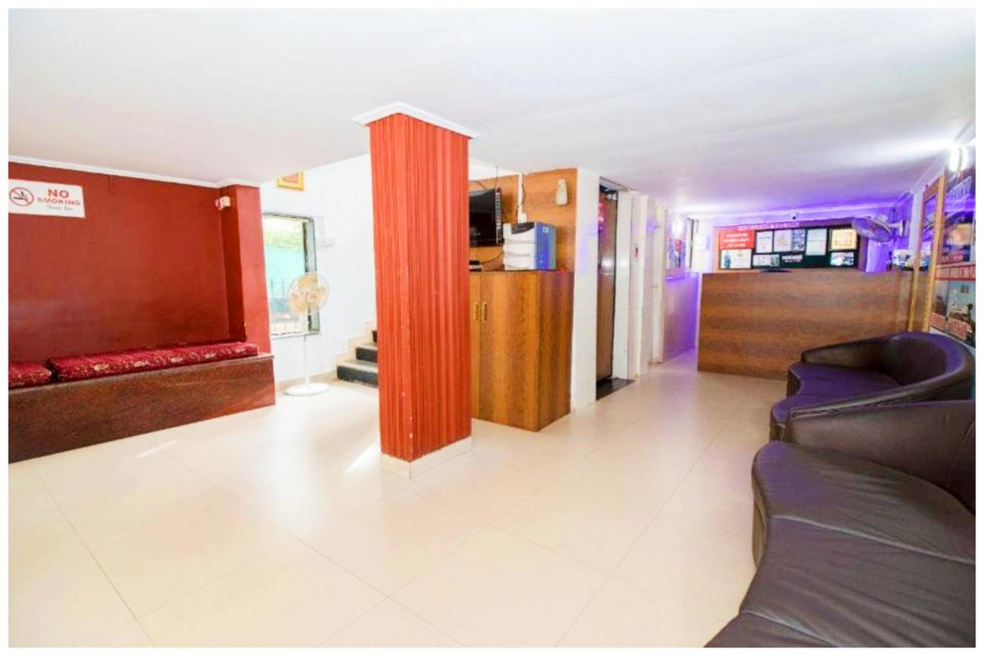 Hotel Premium Travellers # Inn Near Temple - Fully Air Conditioning Hotel - Hygiene And Spacious Room - A Top Rated Luxuary Hotel Merces Esterno foto