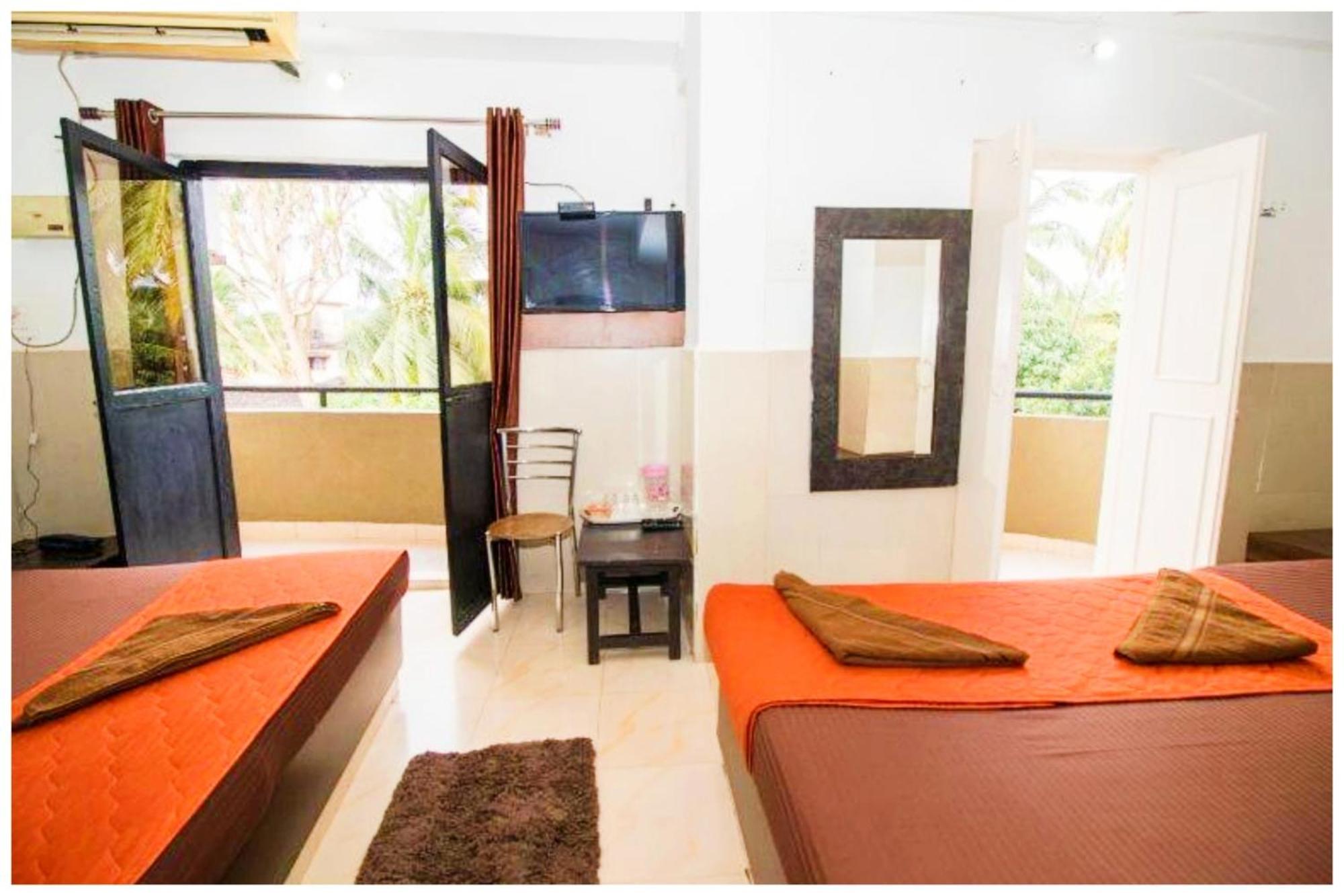 Hotel Premium Travellers # Inn Near Temple - Fully Air Conditioning Hotel - Hygiene And Spacious Room - A Top Rated Luxuary Hotel Merces Esterno foto