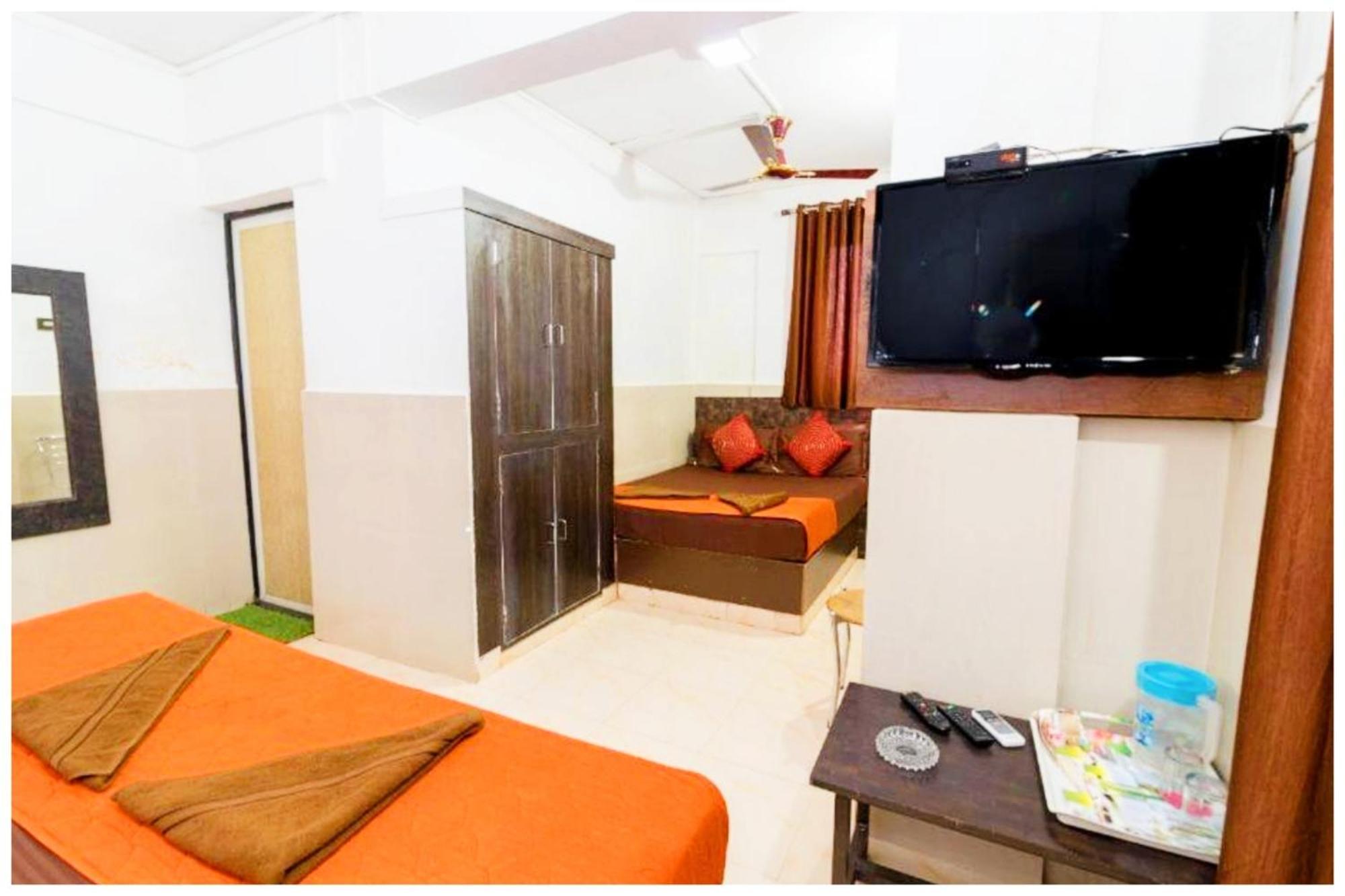 Hotel Premium Travellers # Inn Near Temple - Fully Air Conditioning Hotel - Hygiene And Spacious Room - A Top Rated Luxuary Hotel Merces Esterno foto
