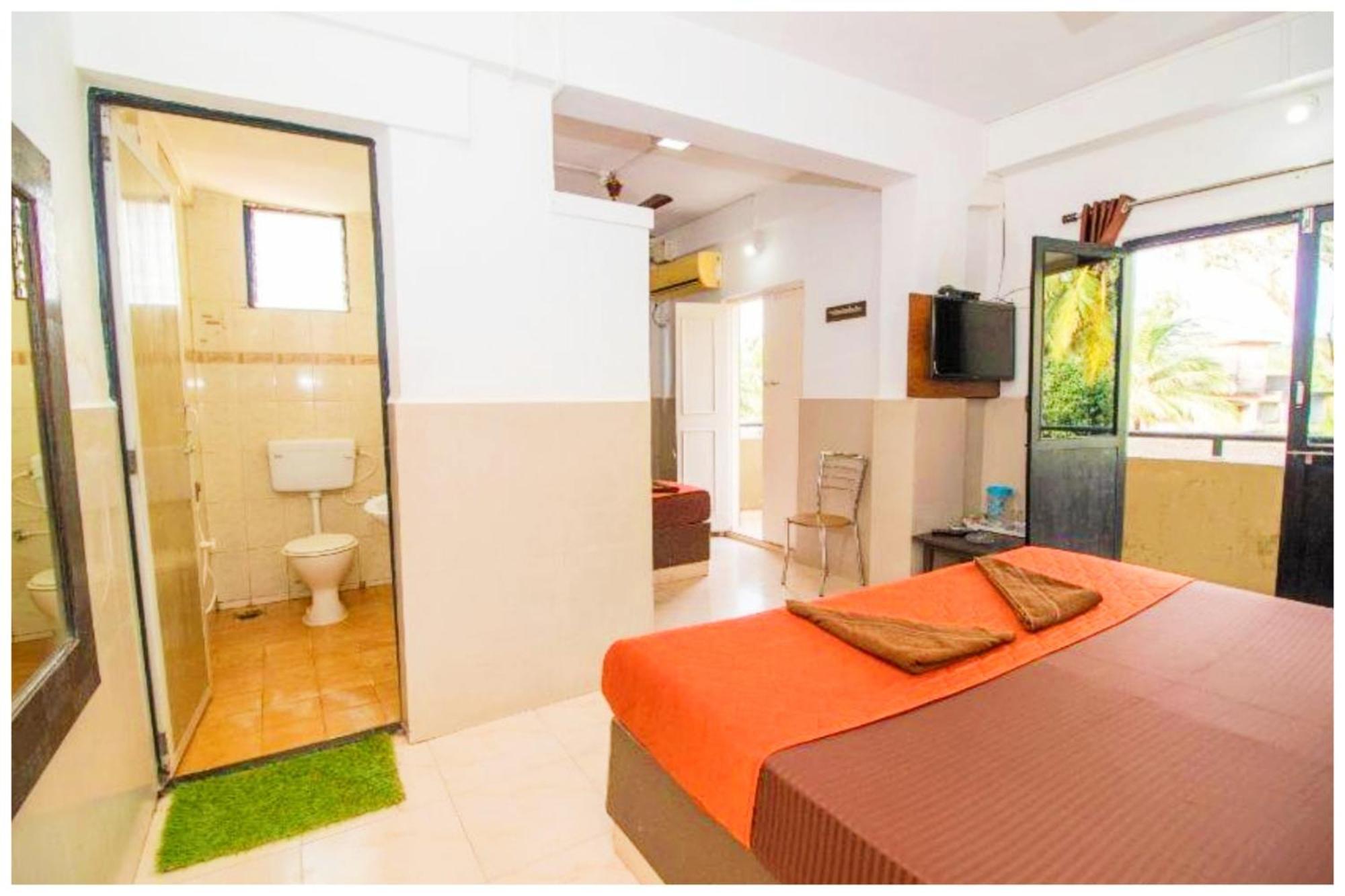 Hotel Premium Travellers # Inn Near Temple - Fully Air Conditioning Hotel - Hygiene And Spacious Room - A Top Rated Luxuary Hotel Merces Esterno foto