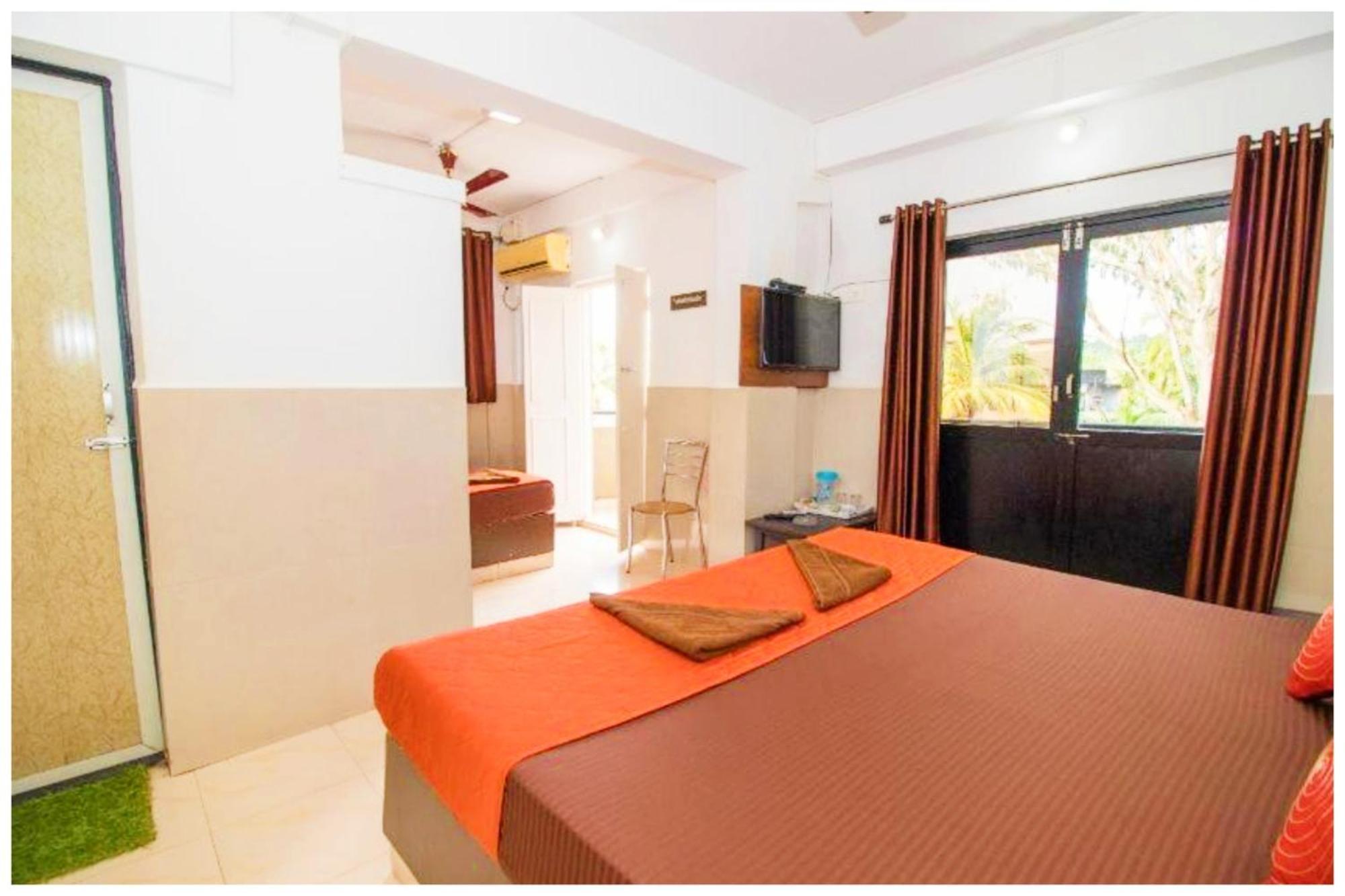 Hotel Premium Travellers # Inn Near Temple - Fully Air Conditioning Hotel - Hygiene And Spacious Room - A Top Rated Luxuary Hotel Merces Esterno foto