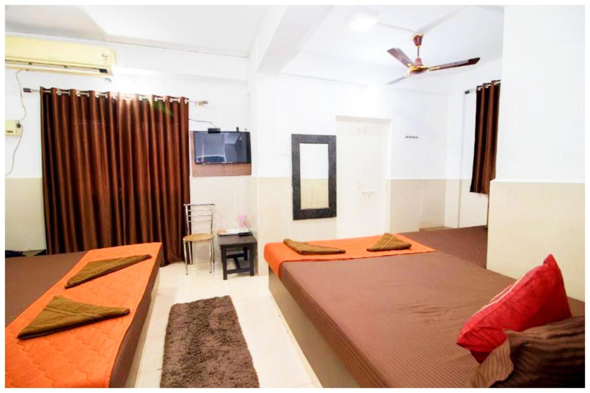 Hotel Premium Travellers # Inn Near Temple - Fully Air Conditioning Hotel - Hygiene And Spacious Room - A Top Rated Luxuary Hotel Merces Esterno foto