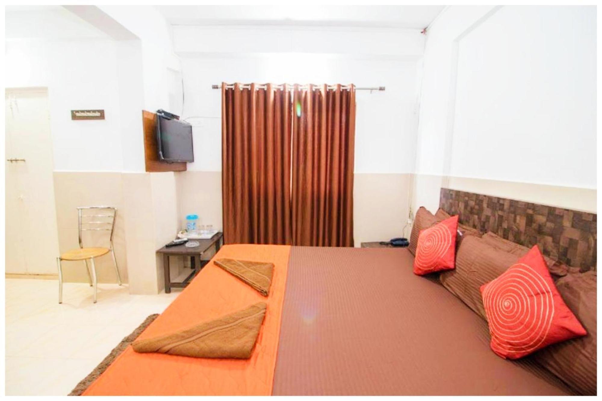 Hotel Premium Travellers # Inn Near Temple - Fully Air Conditioning Hotel - Hygiene And Spacious Room - A Top Rated Luxuary Hotel Merces Esterno foto