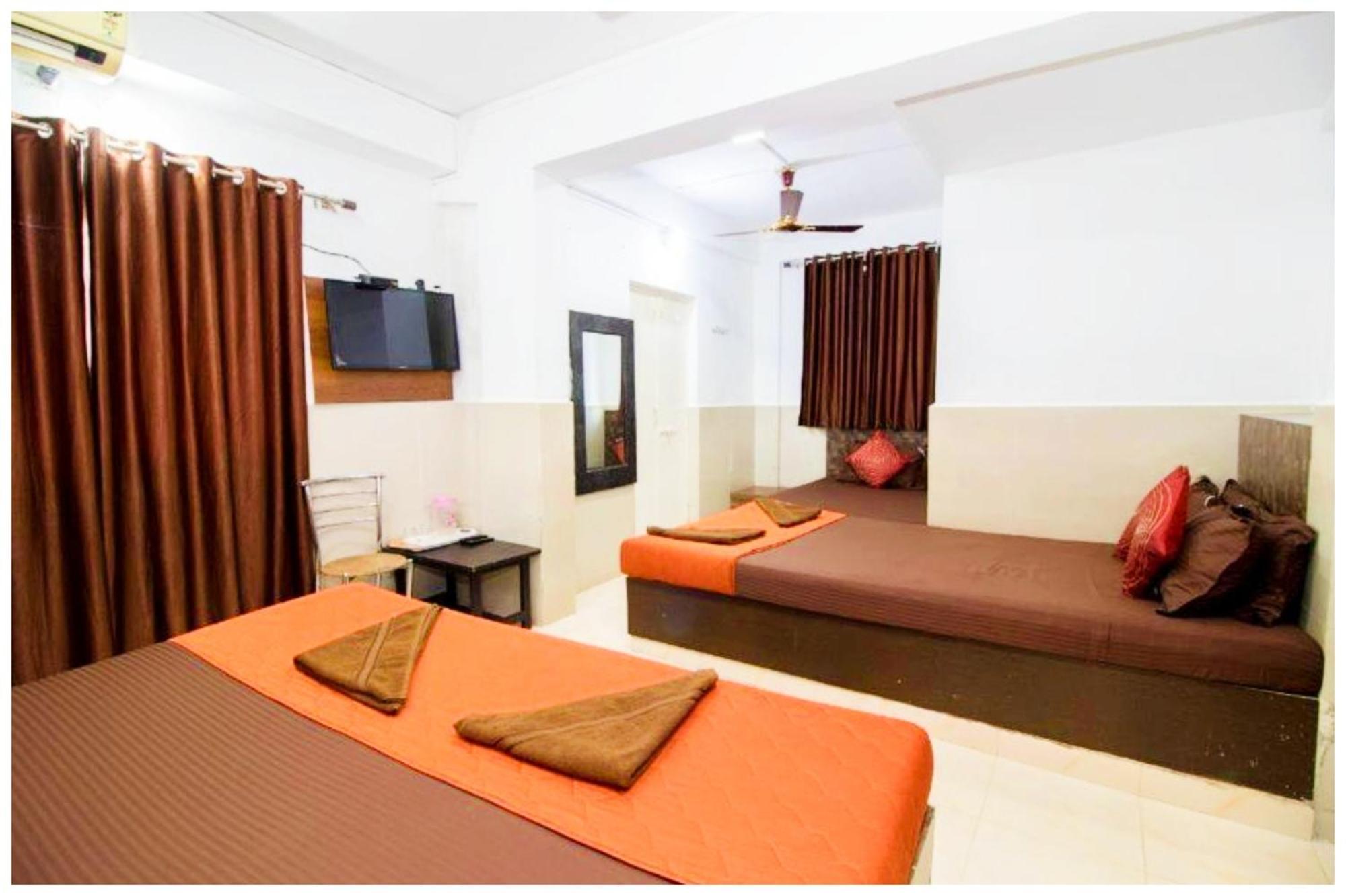 Hotel Premium Travellers # Inn Near Temple - Fully Air Conditioning Hotel - Hygiene And Spacious Room - A Top Rated Luxuary Hotel Merces Esterno foto