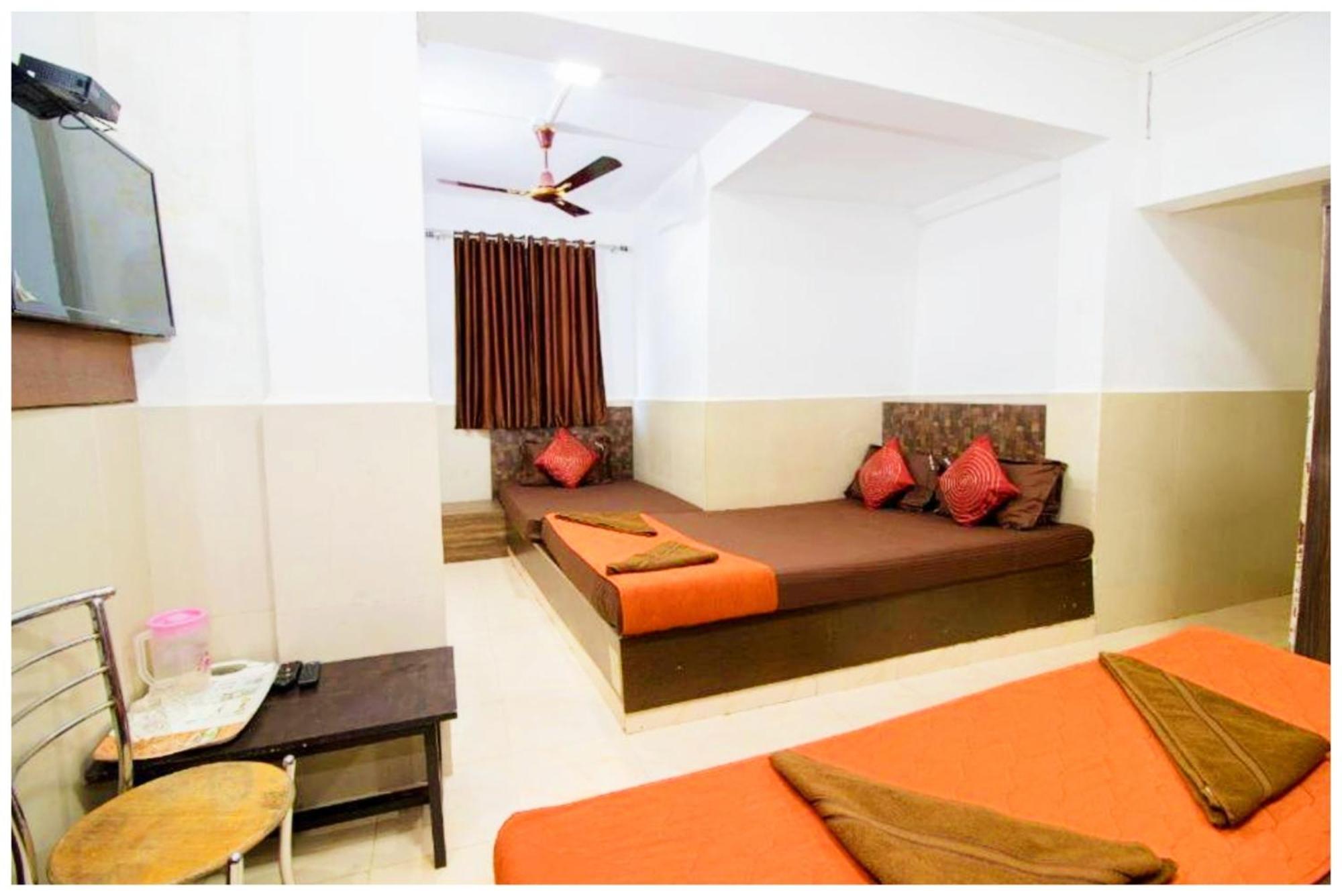 Hotel Premium Travellers # Inn Near Temple - Fully Air Conditioning Hotel - Hygiene And Spacious Room - A Top Rated Luxuary Hotel Merces Esterno foto